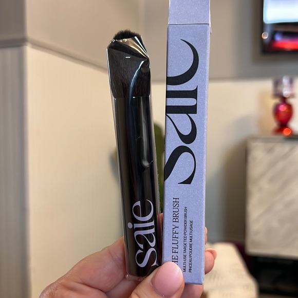 Saie Makeup Saie The Fluffy Brush Poshmark